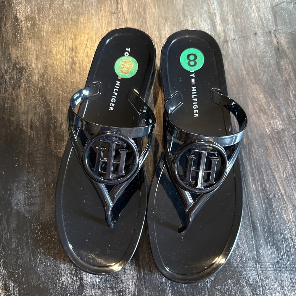 Tommy Hilfiger Vedna Sandals Black W 8 Jelly Thong Cutout Logo Flip Flops New - Picture 2 of 7